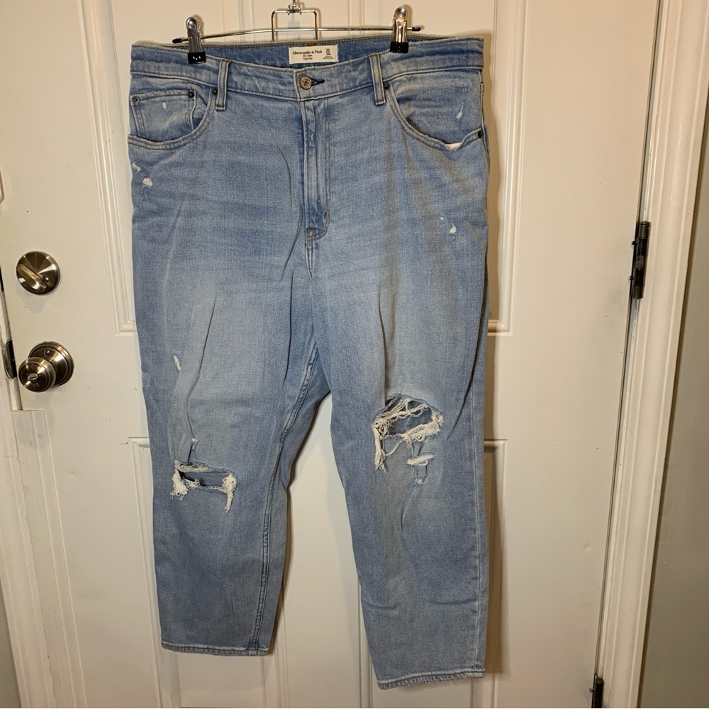 Abercrombie & Fitch The Mom High Rise Ripped Distressed Jeans Jean Sky Blue 32